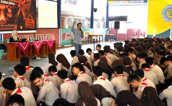 Bawaslu Purbalingga Gandeng 560 Siswa SMKN 2, Gelar Edukasi Tolak Politik Uang dan Kawal Demokrasi