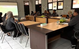 Jajaran Sekretariat Bawaslu Purbalingga Siapkan Instrumen Pendukung Penyusunan Materi "Bawaslu Membelajarkan"