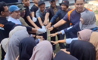 Wujudkan Lingkungan Kerja yang Nyaman, Bawaslu Purbalingga Gelar Program "Jumat Berlian" Bersih-Bersih Kantor dan Sungai